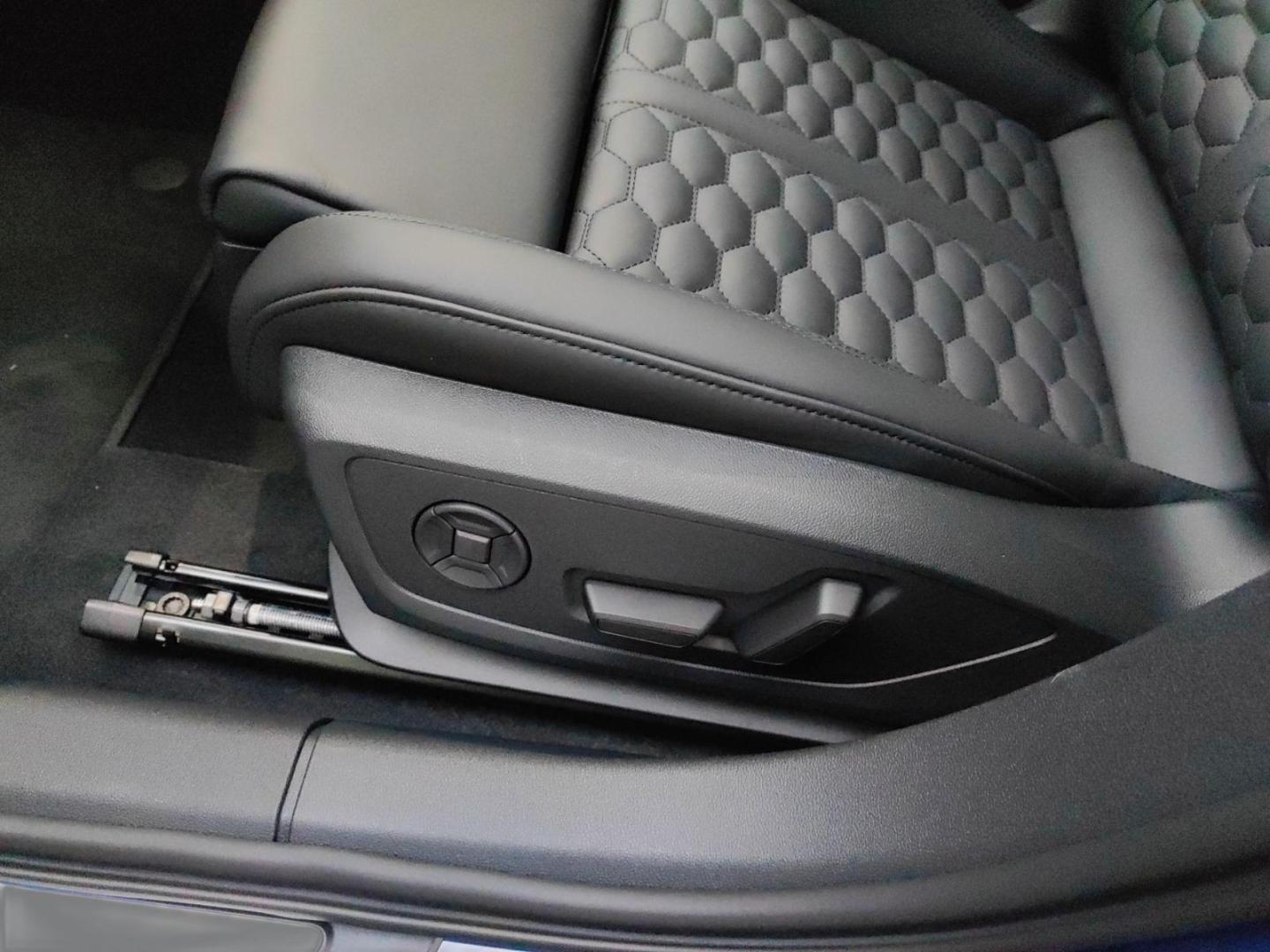 Image about Audi RS 3 Limousine TFSI quattro S tronic