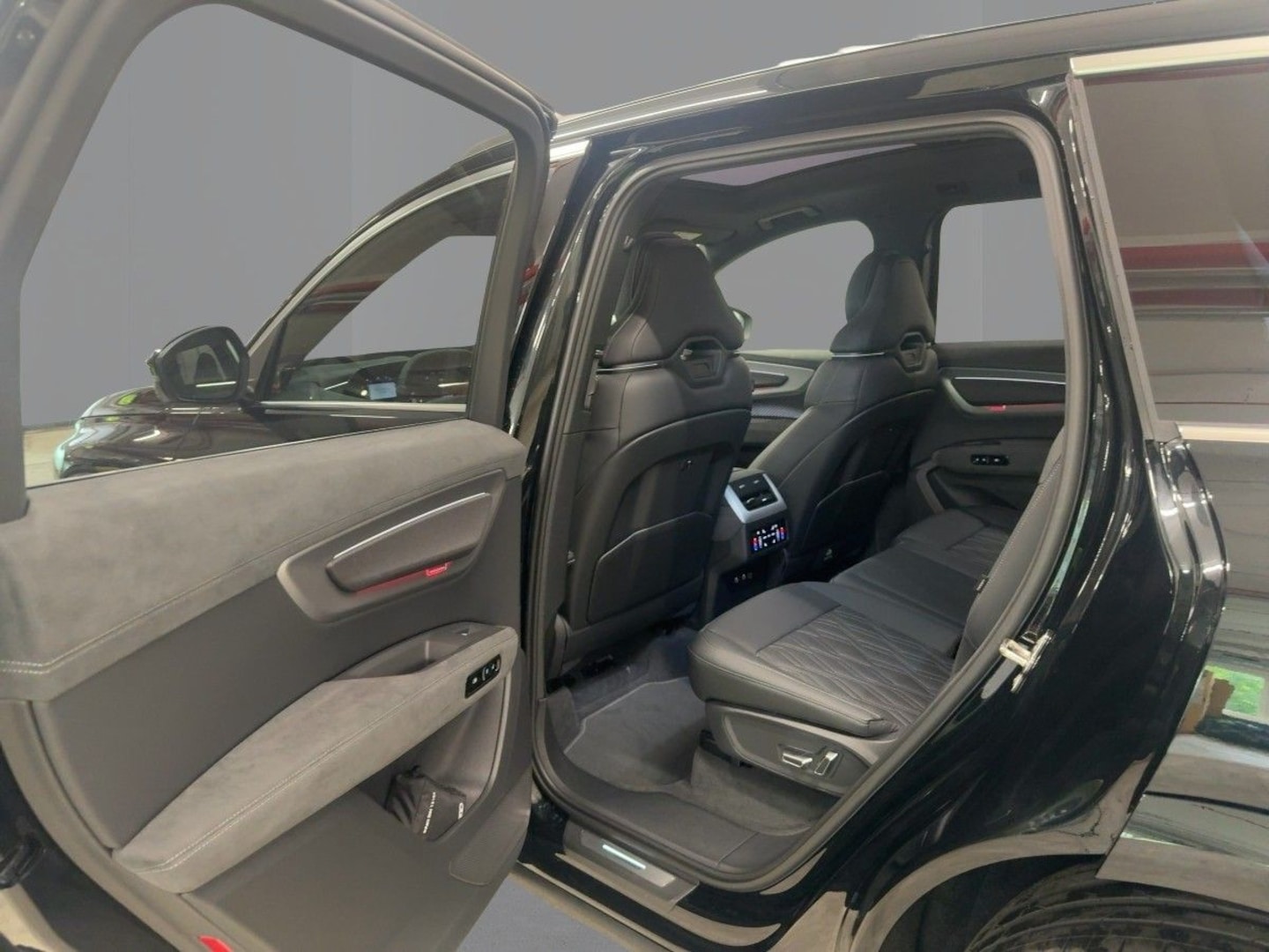 Bild über Audi Q7 SUV TDI quattro 220 kW tiptronic - für weitere Informationen kontaktieren Sie den Audi Partner