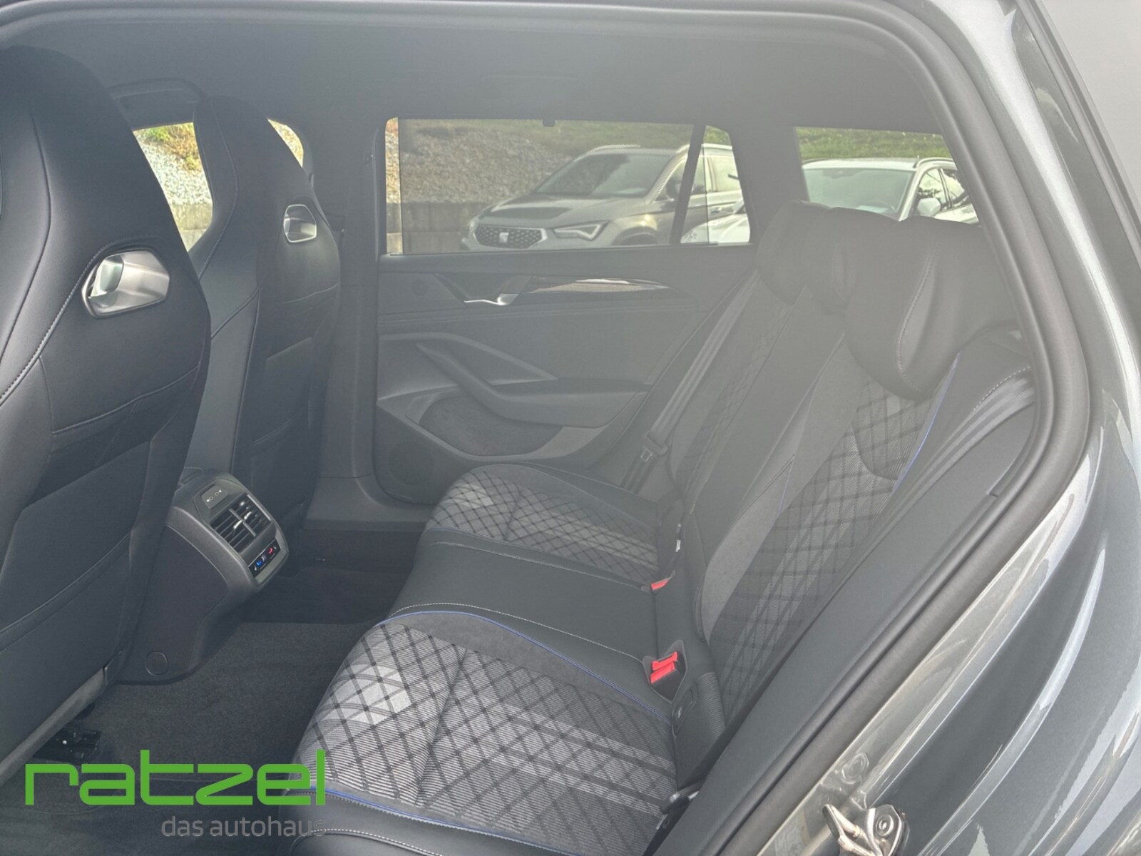Volkswagen Passat – Bild 8