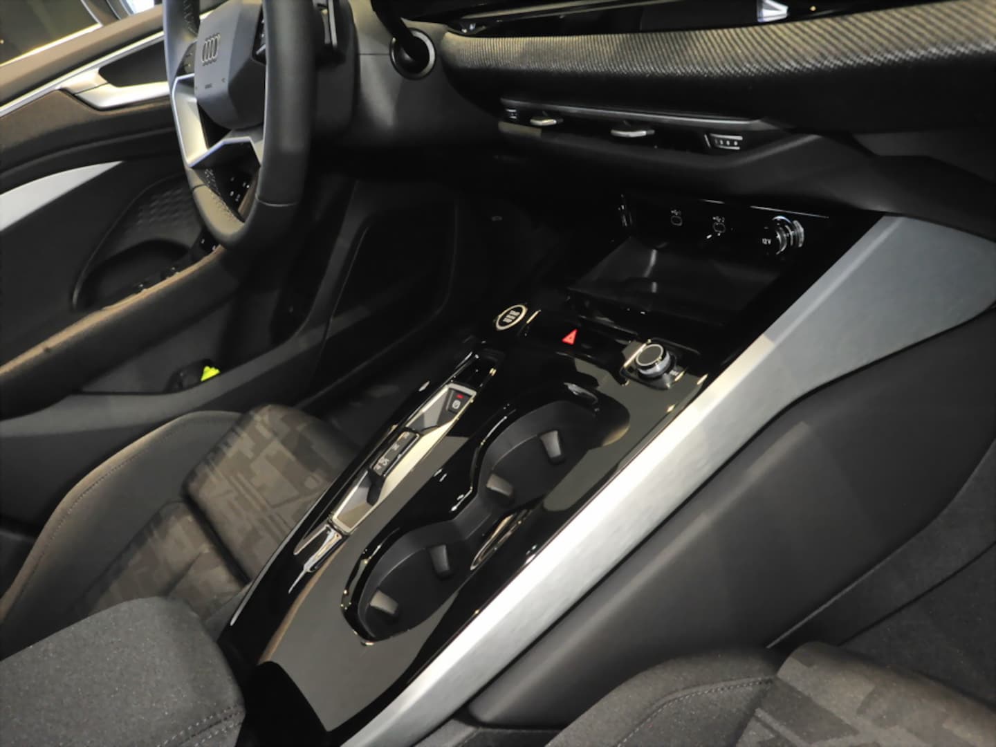 Bild über Audi A6 Avant e-hybrid e-hybrid quattro 220 kW S tronic - für weitere Informationen kontaktieren Sie den Audi Partner
