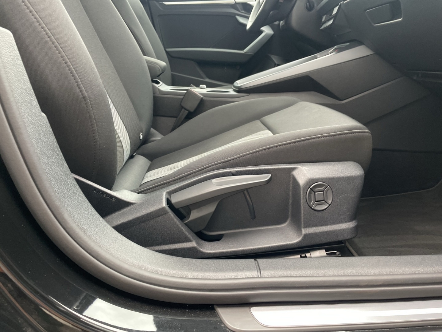 Bild über Audi A3 Sportback TFSI 110 kW S tronic - für weitere Informationen kontaktieren Sie den Audi Partner
