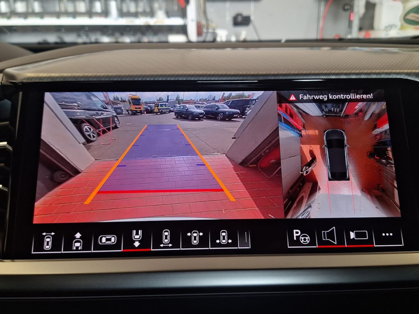 Bild über Audi Q4 Sportback e-tron 45 e-tron quattro - für weitere Informationen kontaktieren Sie den Audi Partner
