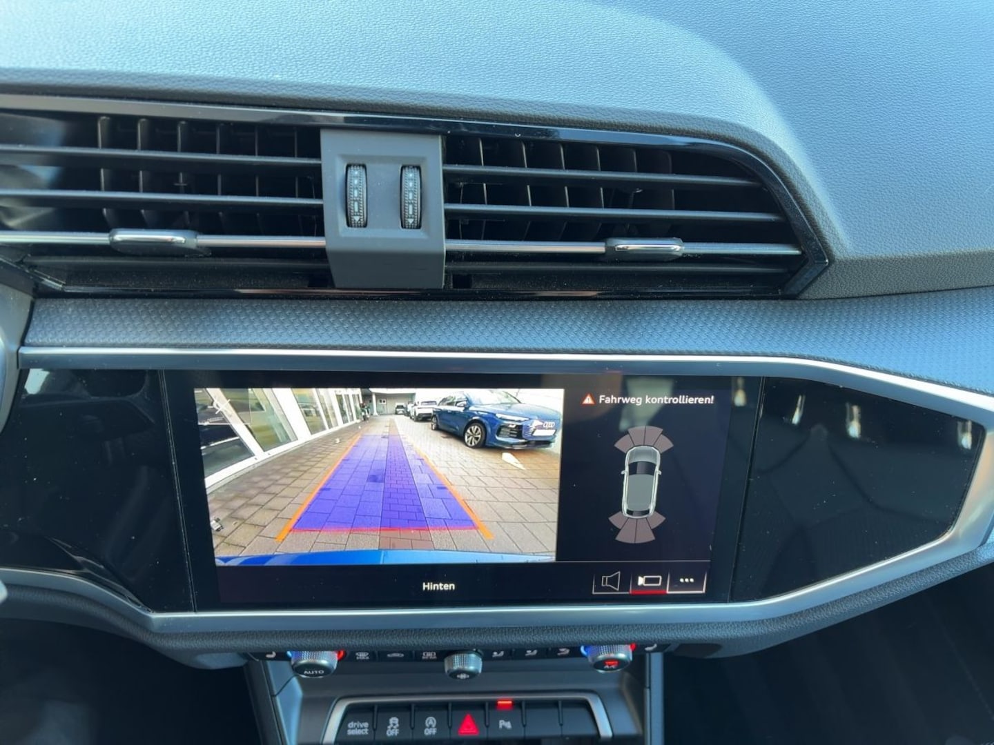 Bild über Audi Q3 Sportback S line 40 TFSI quattro S tronic - für weitere Informationen kontaktieren Sie den Audi Partner