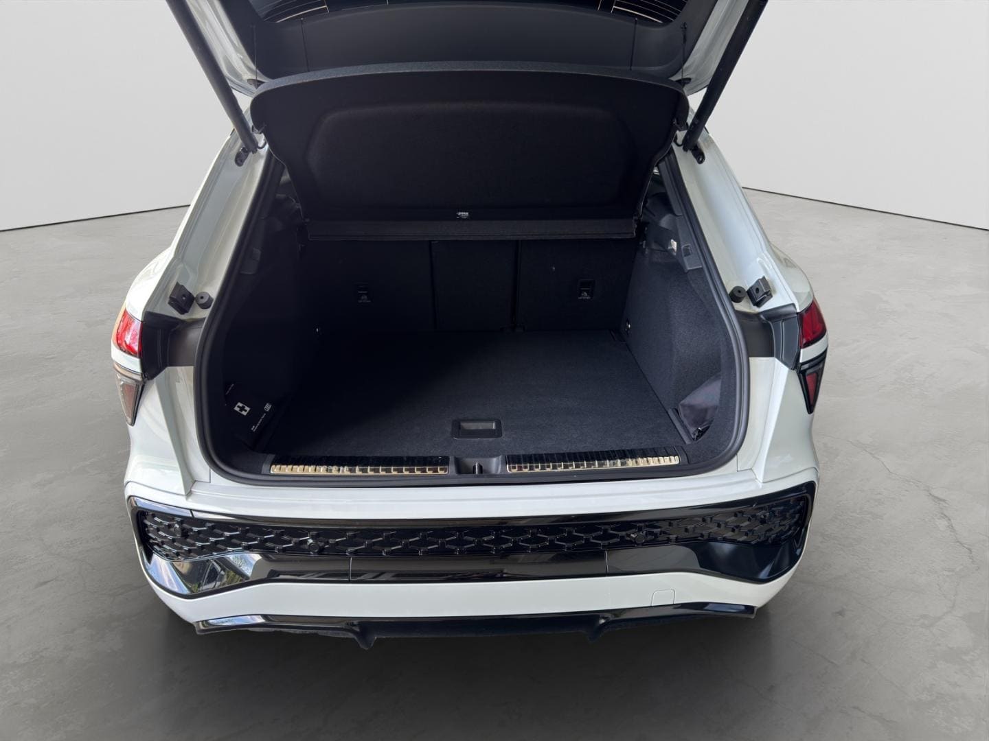 Bild über Audi Q3 SUV TFSI 110 kW S tronic - für weitere Informationen kontaktieren Sie den Audi Partner