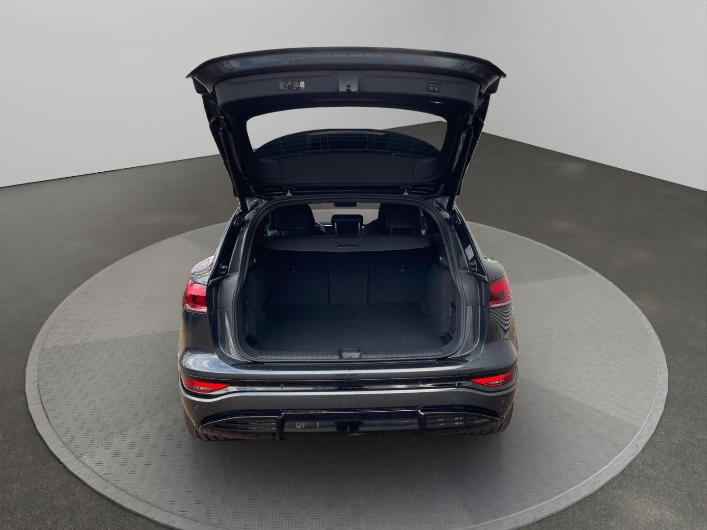 Image about Audi Q6 SUV e-tron e-tron quattro