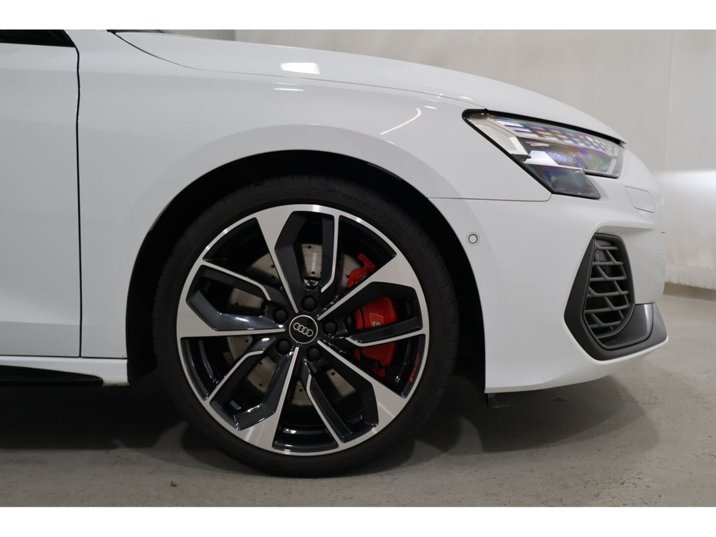 Bild über Audi S3 Sportback TFSI quattro S tronic - für weitere Informationen kontaktieren Sie den Audi Partner