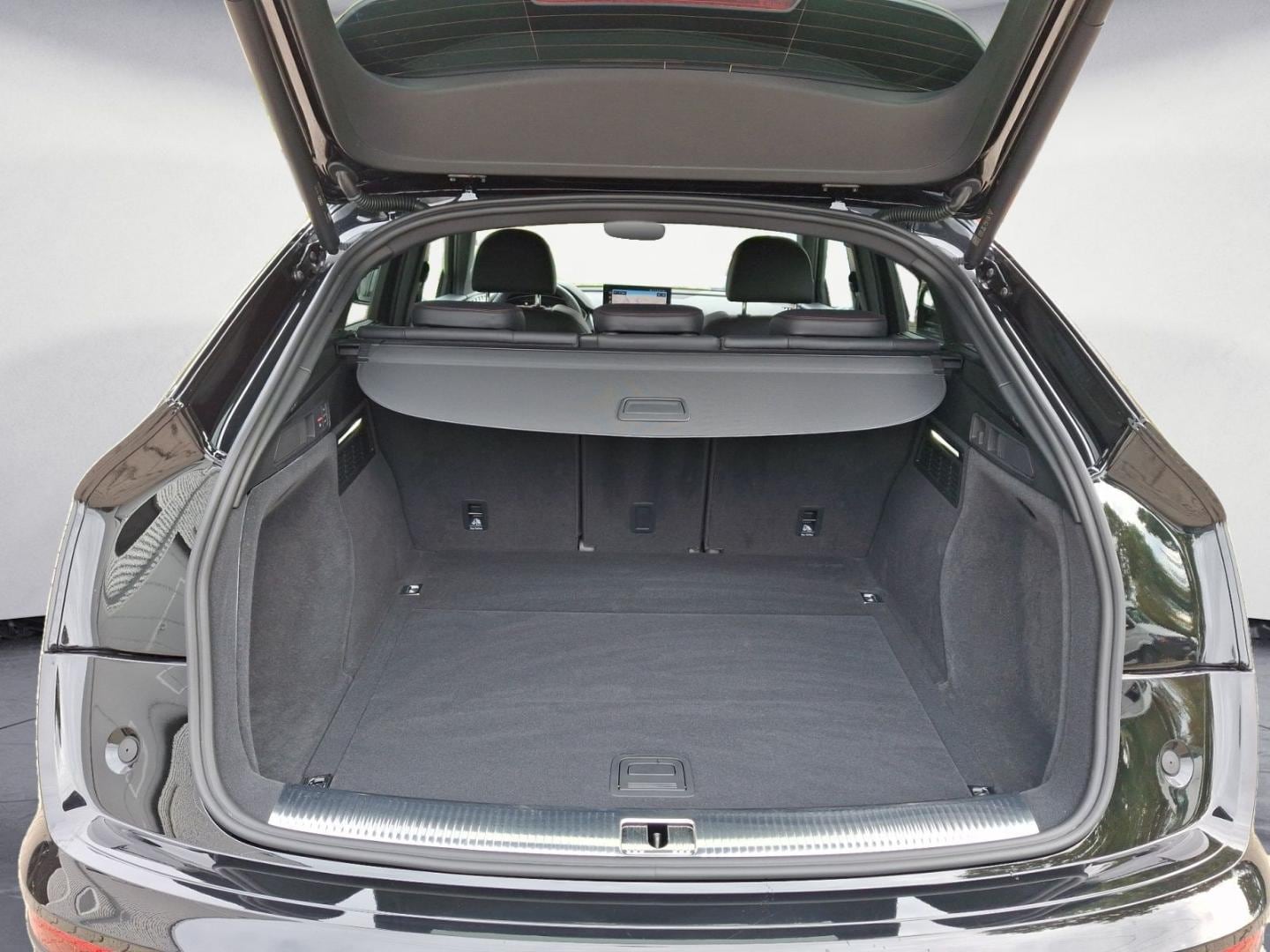Bild über Audi Q5 Sportback 40 TDI quattro S tronic - für weitere Informationen kontaktieren Sie den Audi Partner