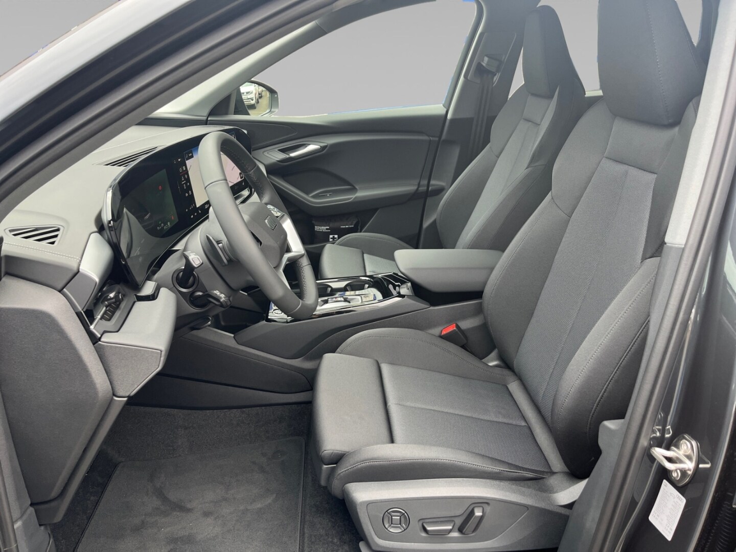 Image about Audi Q6 SUV e-tron e-tron quattro