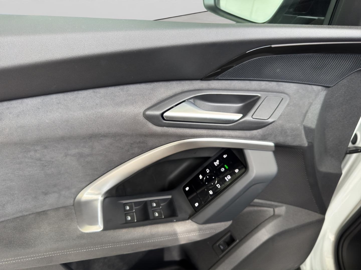 Bild über Audi Q5 SUV TDI quattro 150 kW S tronic - für weitere Informationen kontaktieren Sie den Audi Partner