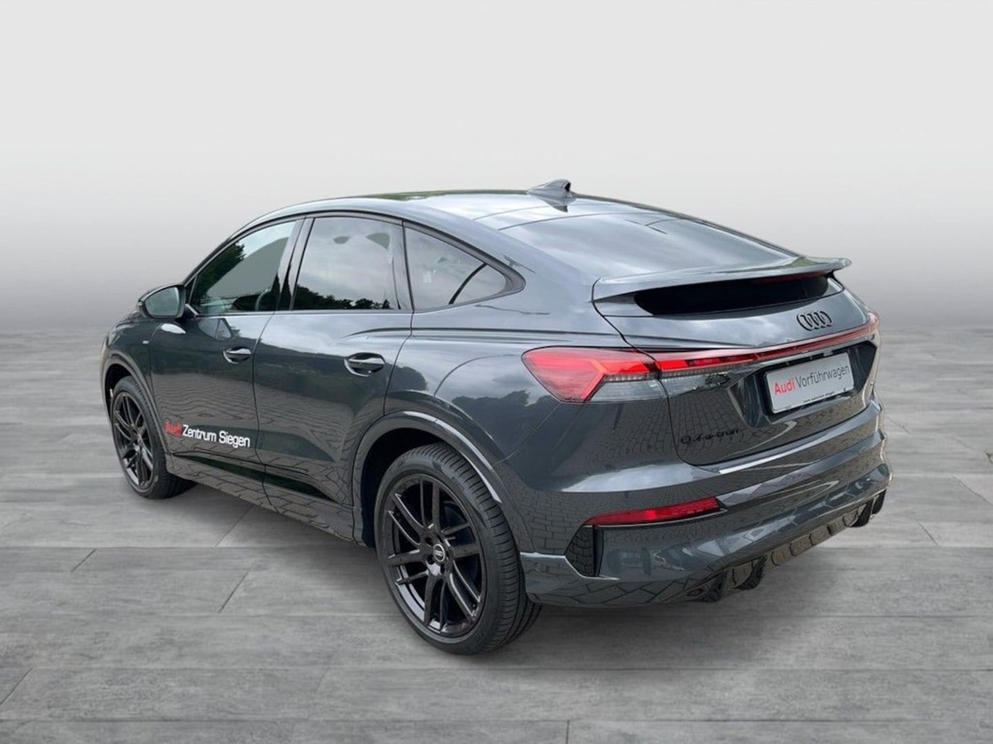 Bild über Audi Q4 Sportback e-tron e-tron quattro 220 kW - für weitere Informationen kontaktieren Sie den Audi Partner