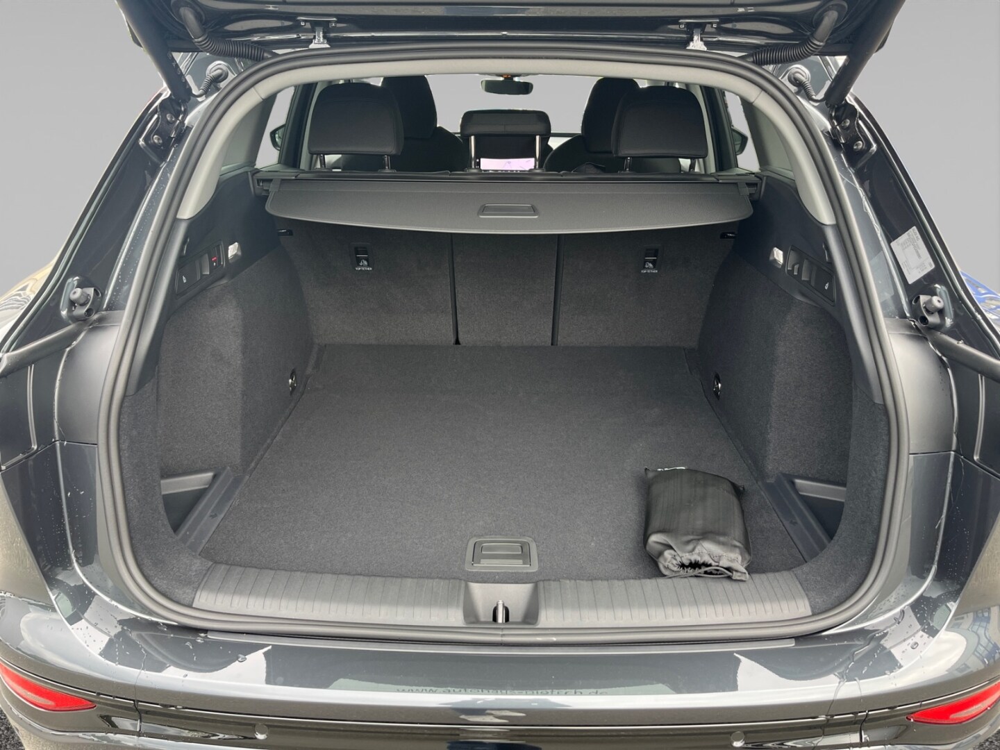 Image about Audi Q6 SUV e-tron e-tron quattro
