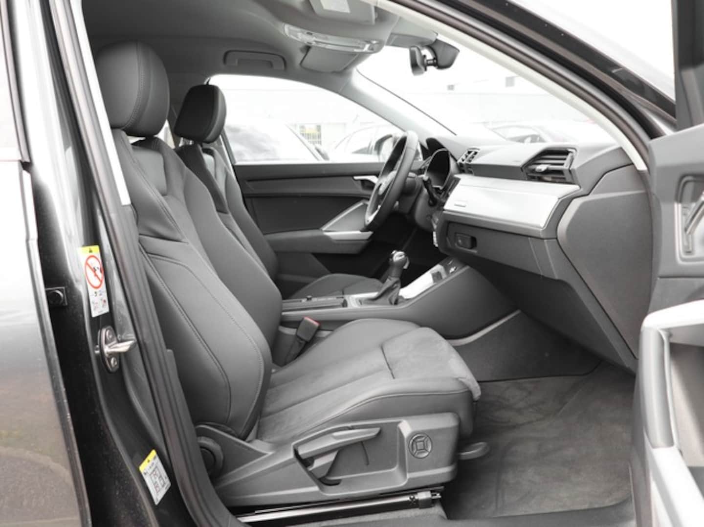 Bild über Audi Q3 TFSI quattro 180 kW S tronic - für weitere Informationen kontaktieren Sie den Audi Partner