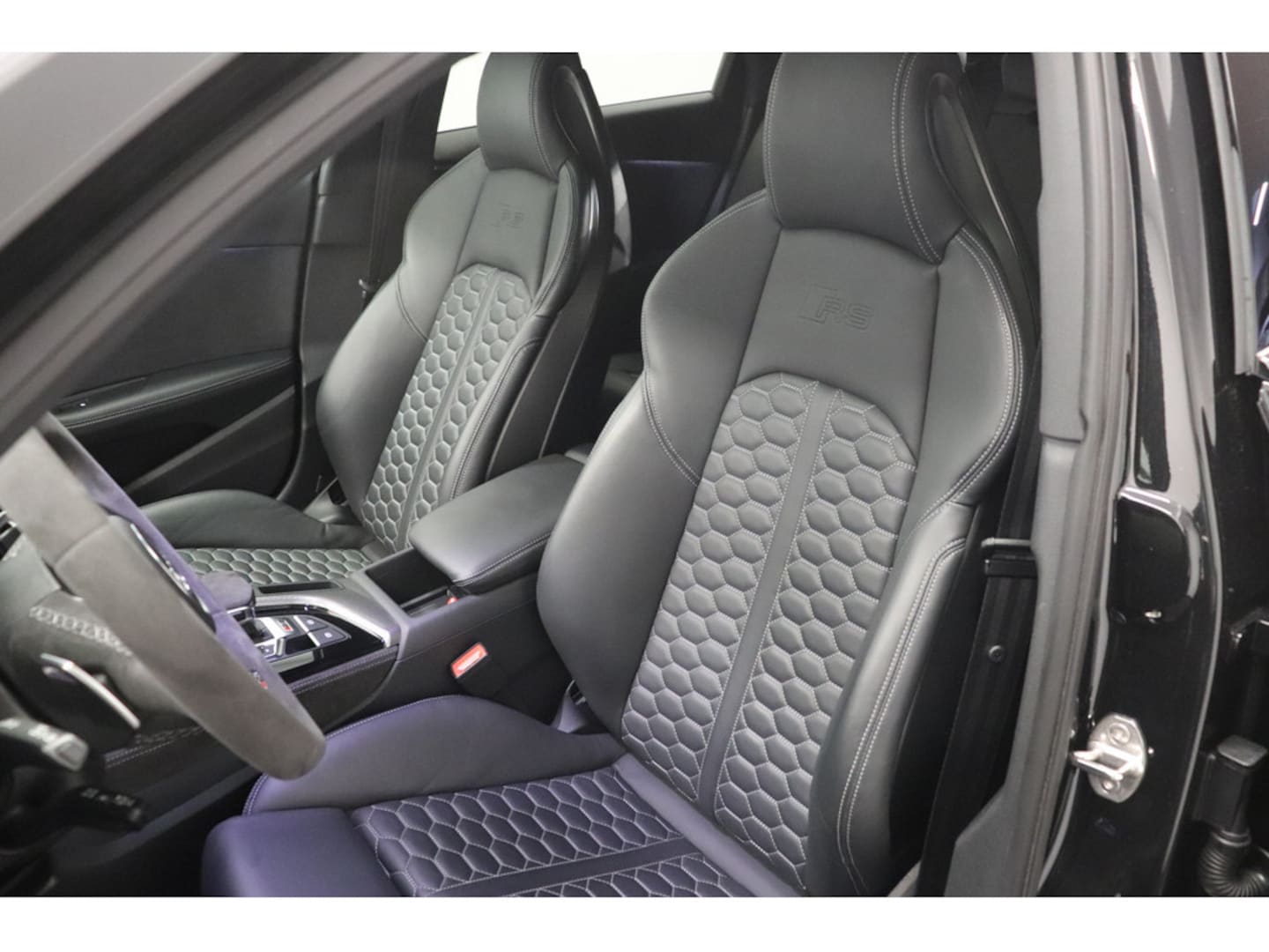Bild über Audi RS 4 Avant TFSI quattro tiptronic - für weitere Informationen kontaktieren Sie den Audi Partner