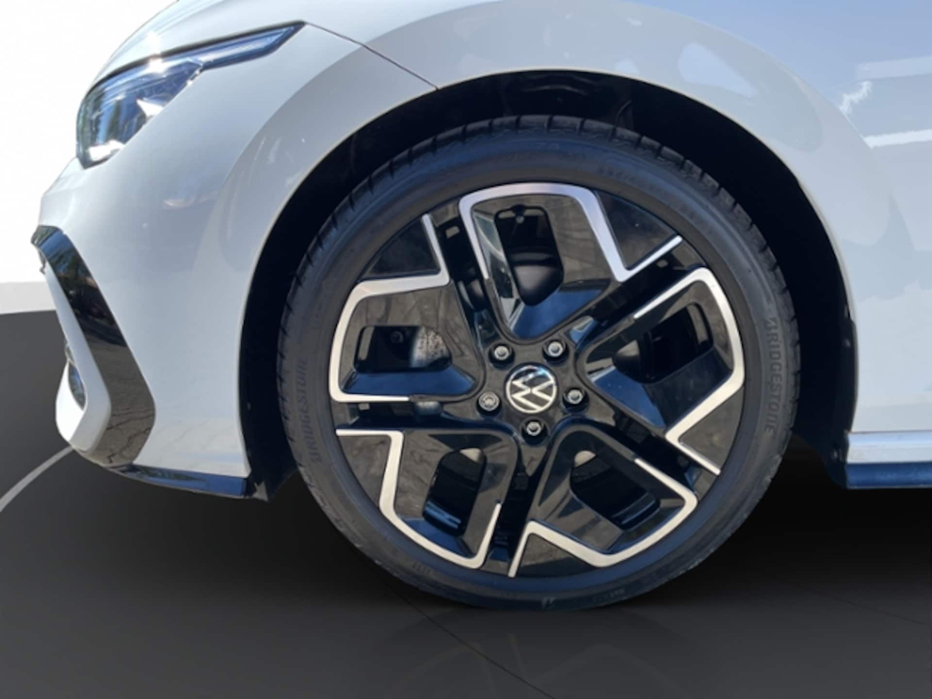 Volkswagen Golf R-Line