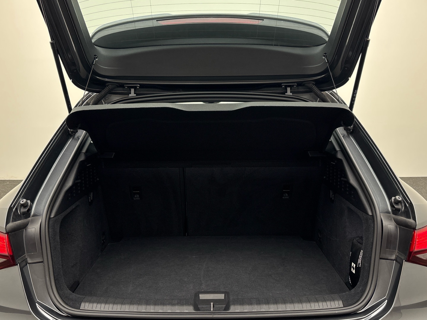 Bild über Audi A3 Sportback TFSI e S line 40 TFSI e S tronic - für weitere Informationen kontaktieren Sie den Audi Partner