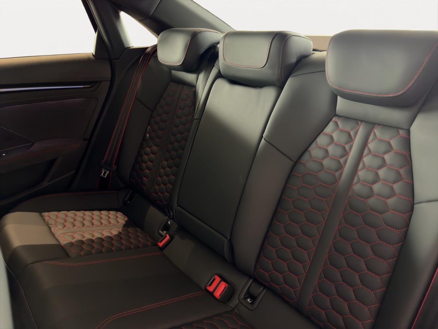 Bild über Audi RS 3 Limousine TFSI quattro 294 kW S tronic - für weitere Informationen kontaktieren Sie den Audi Partner