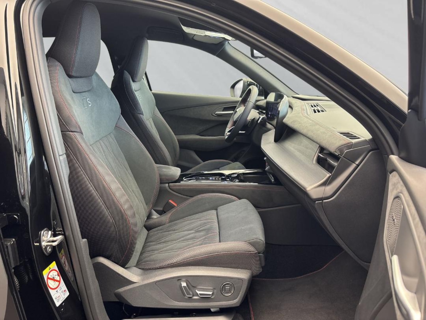 Bild über Audi Q3 SUV TFSI quattro 195 kW S tronic - für weitere Informationen kontaktieren Sie den Audi Partner