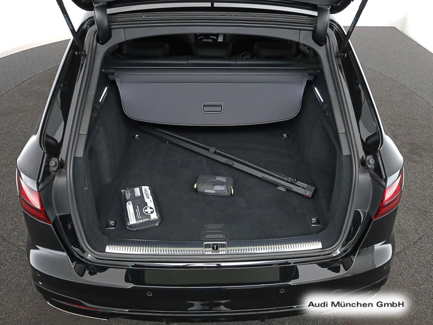 Bild über Audi A4 Avant S line 40 TFSI S tronic - für weitere Informationen kontaktieren Sie den Audi Partner
