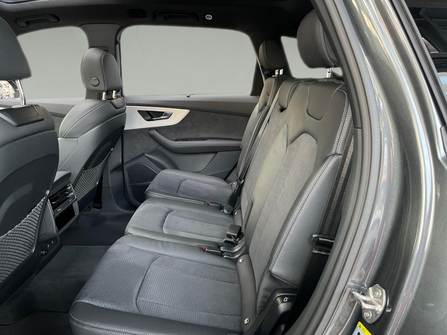 Image about Audi Q7 SUV S line 50 TDI quattro tiptronic
