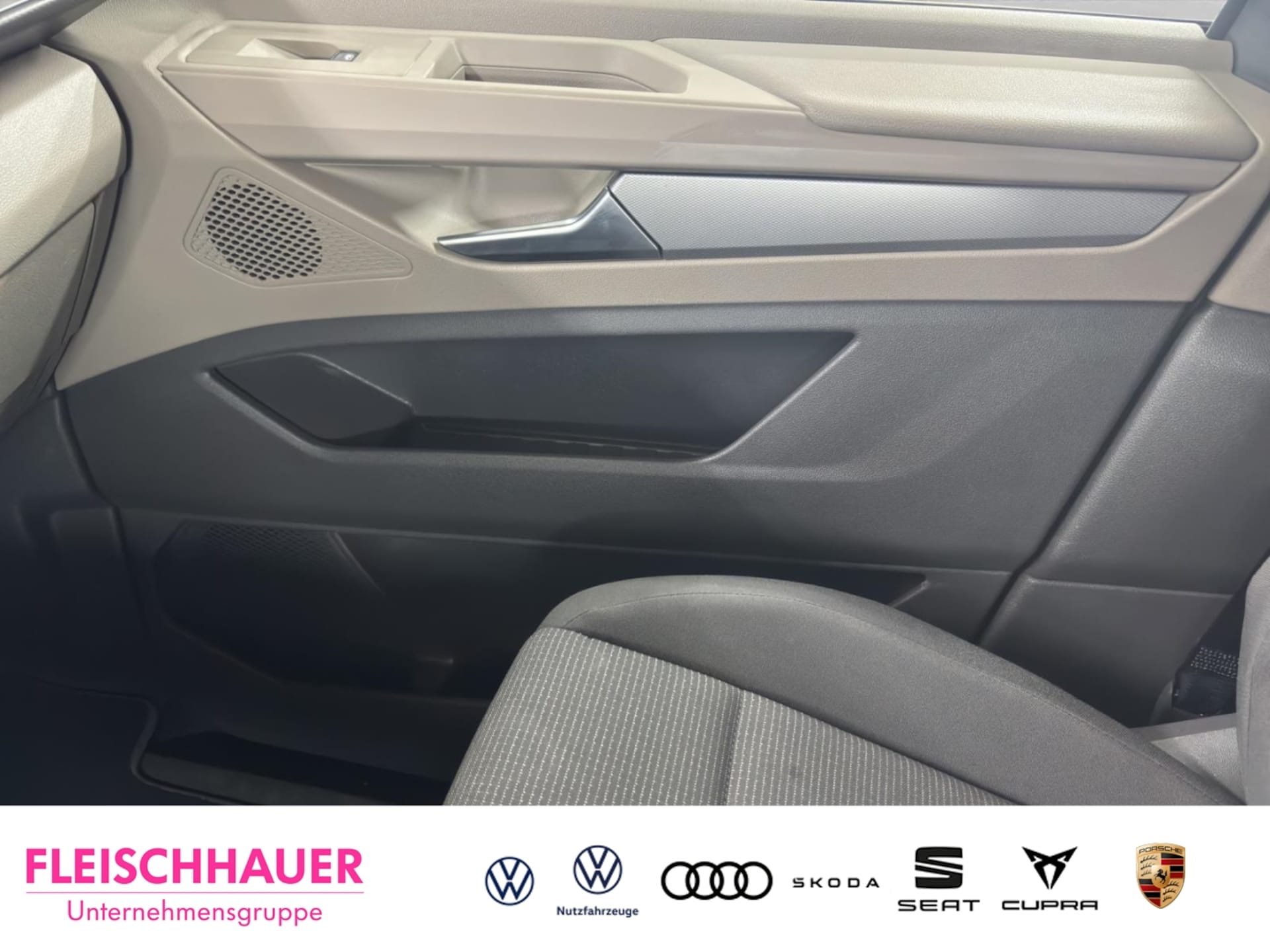 Volkswagen Multivan Langversion Basis-Modell
