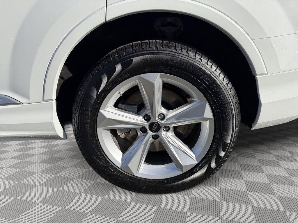 2026 Audi Q7 Premium - Photo 9