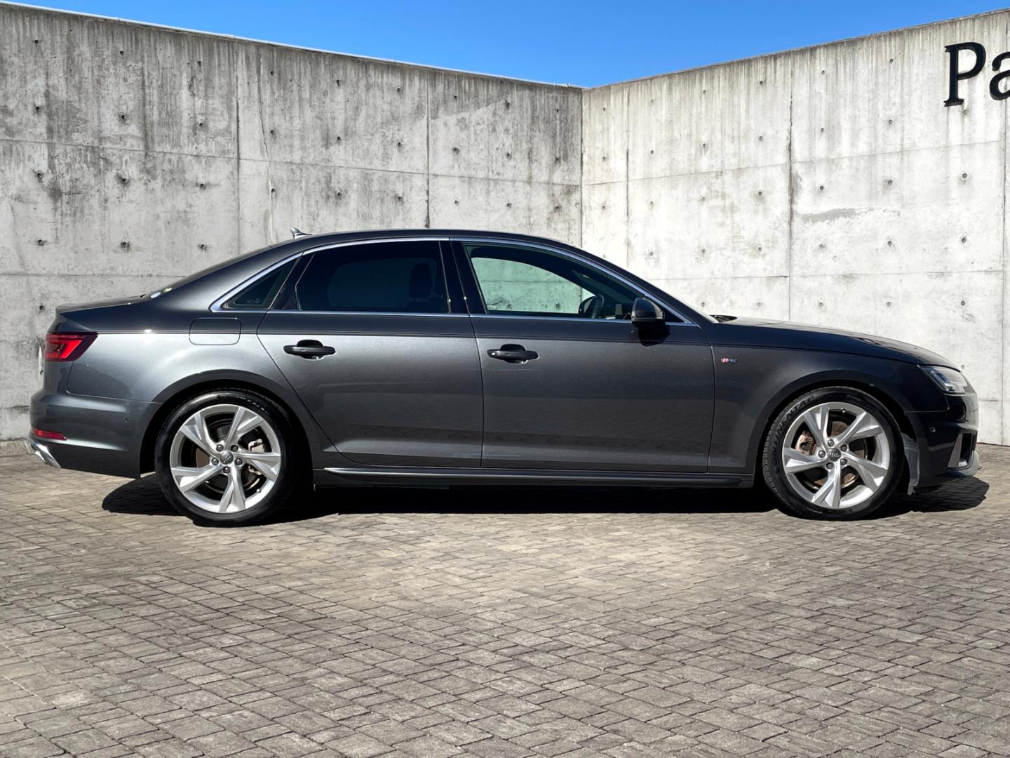 Audi A4 Sedan