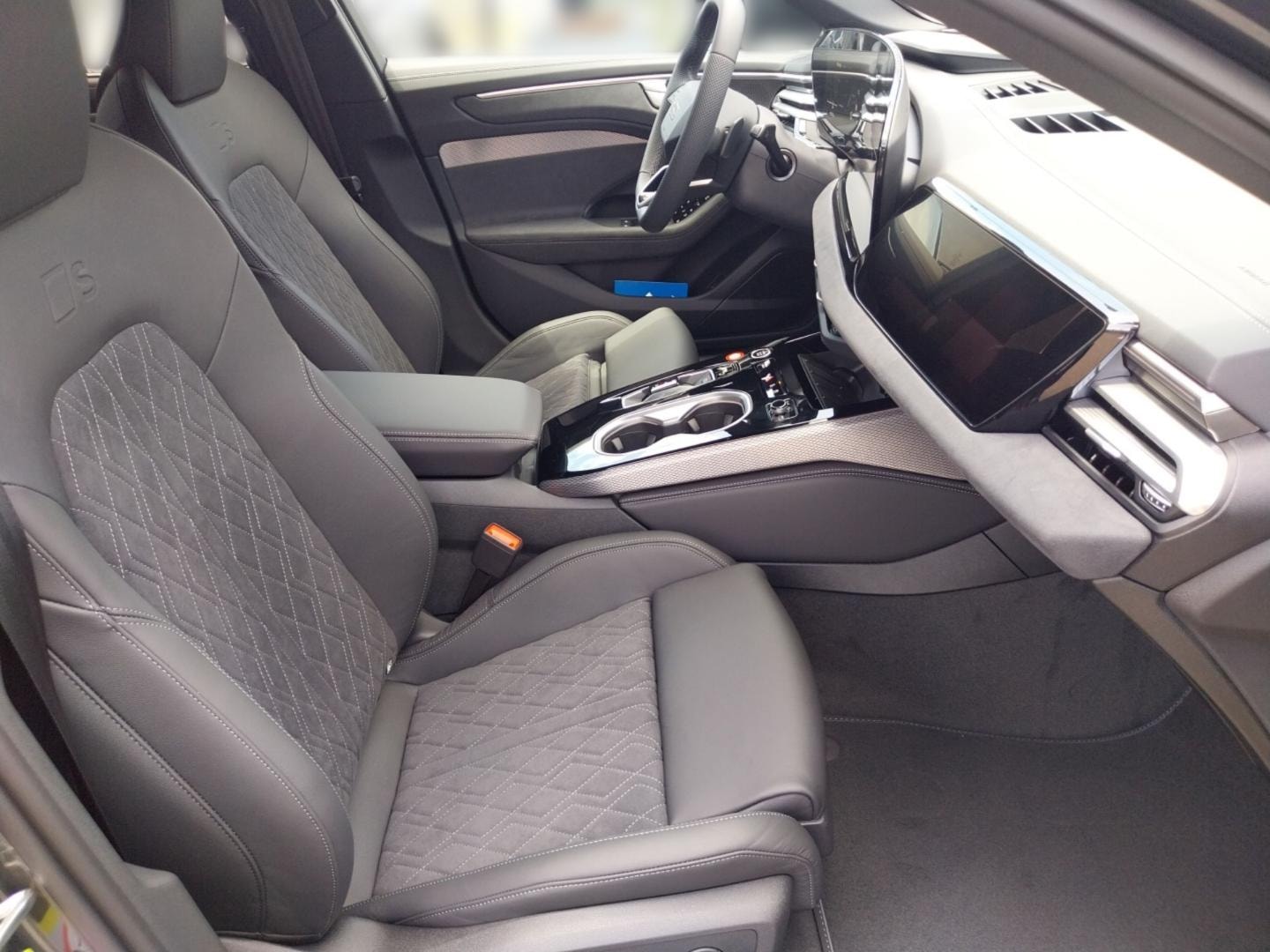 Bild über Audi A6 Avant TDI quattro 150 kW S tronic - für weitere Informationen kontaktieren Sie den Audi Partner