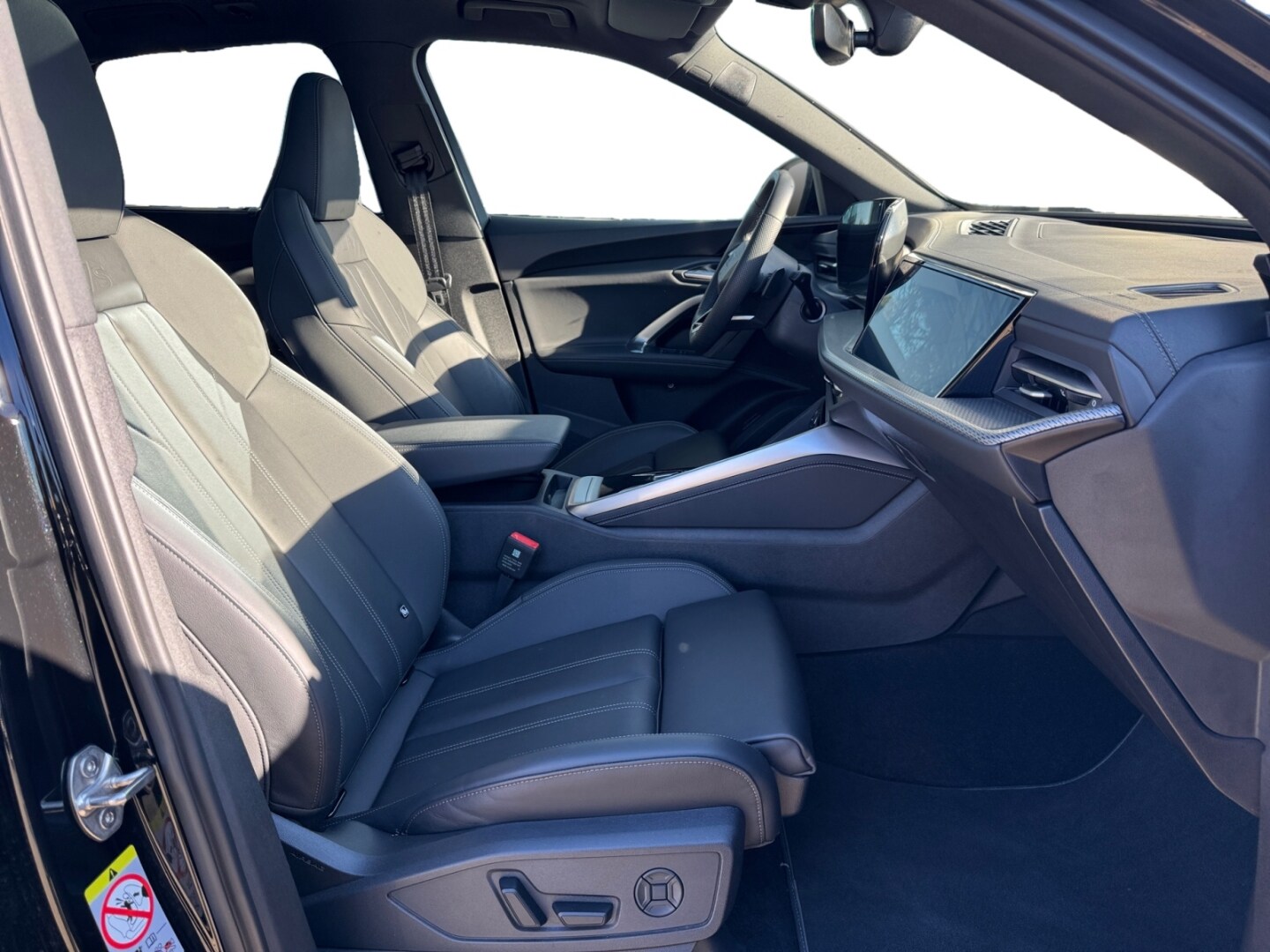 Bild über Audi Q5 SUV TDI quattro 150 kW S tronic - für weitere Informationen kontaktieren Sie den Audi Partner