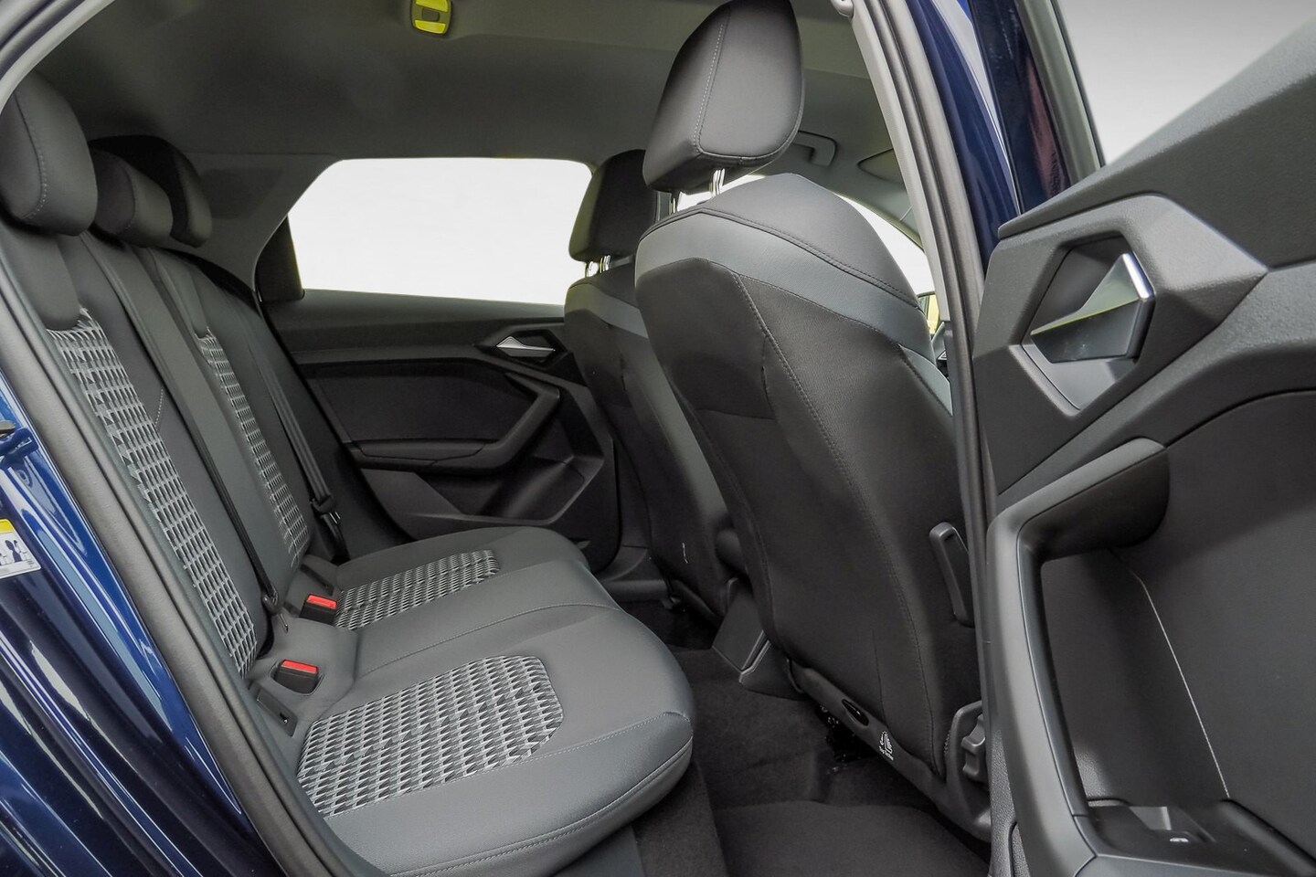 Bild über Audi A1 Sportback S line 30 TFSI S tronic - für weitere Informationen kontaktieren Sie den Audi Partner