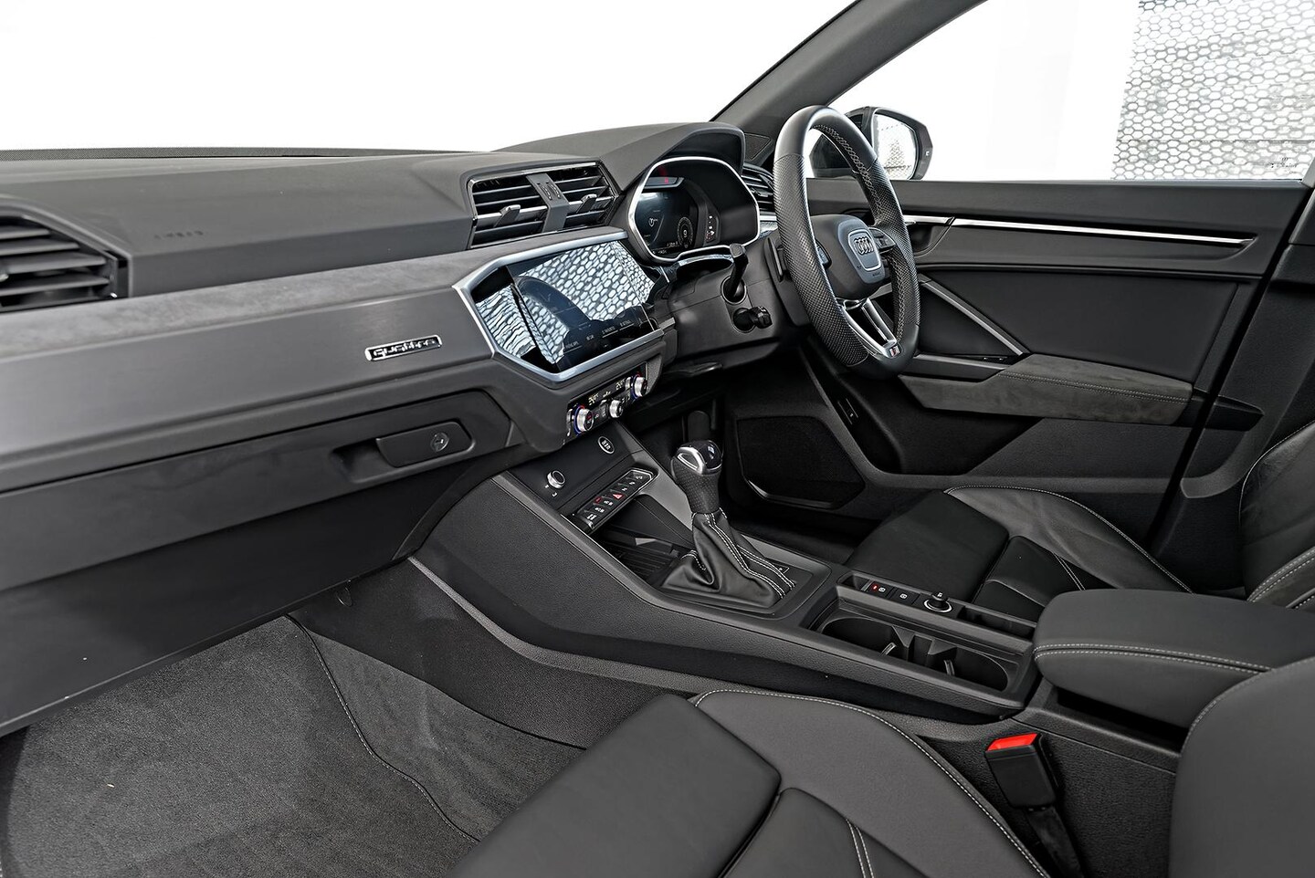 Image about Audi Q3 S line 40 TFSI quattro S tronic