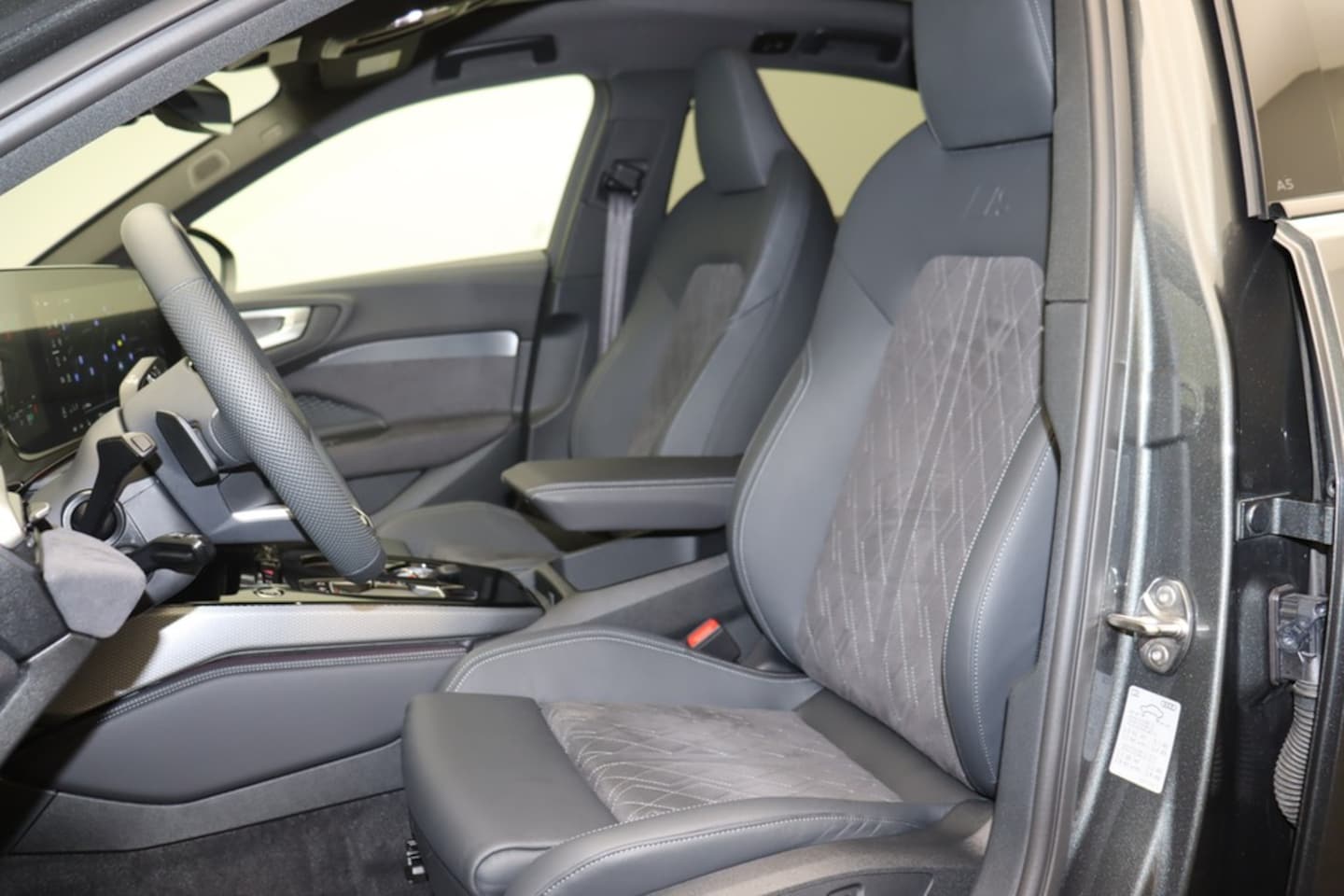 Bild über Audi A5 Limousine e-hybrid e-hybrid quattro 270 kW S tronic - für weitere Informationen kontaktieren Sie den Audi Partner