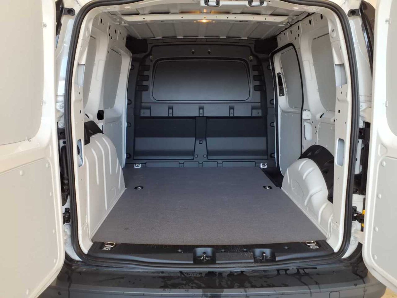 Volkswagen Caddy Cargo – Bild 9