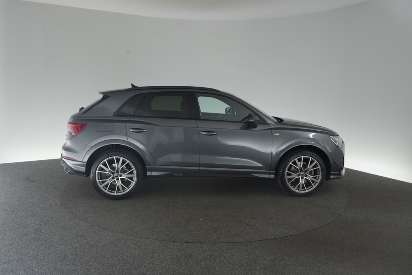 Bild über Audi Q3 TDI quattro 142 kW S tronic - für weitere Informationen kontaktieren Sie den Audi Partner