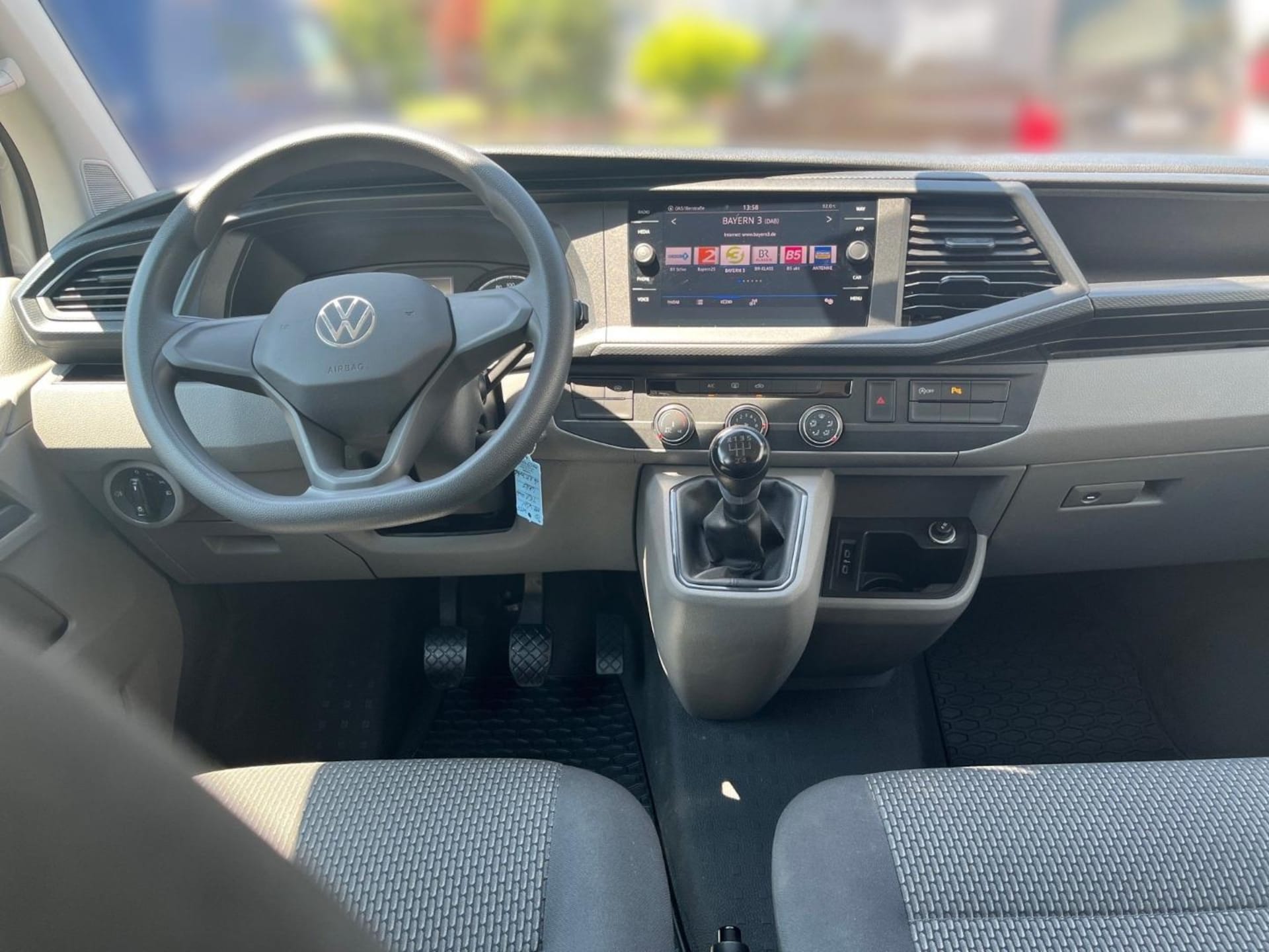 Volkswagen T6.1 Transporter Kombi langer Radstand