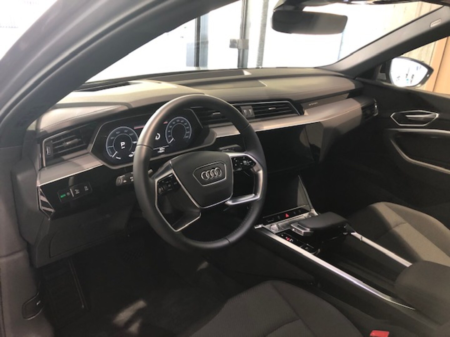 Bild über Audi e-tron Sportback Attraction S line 50 quattro 230,00 kW - for more details contact your dealer
