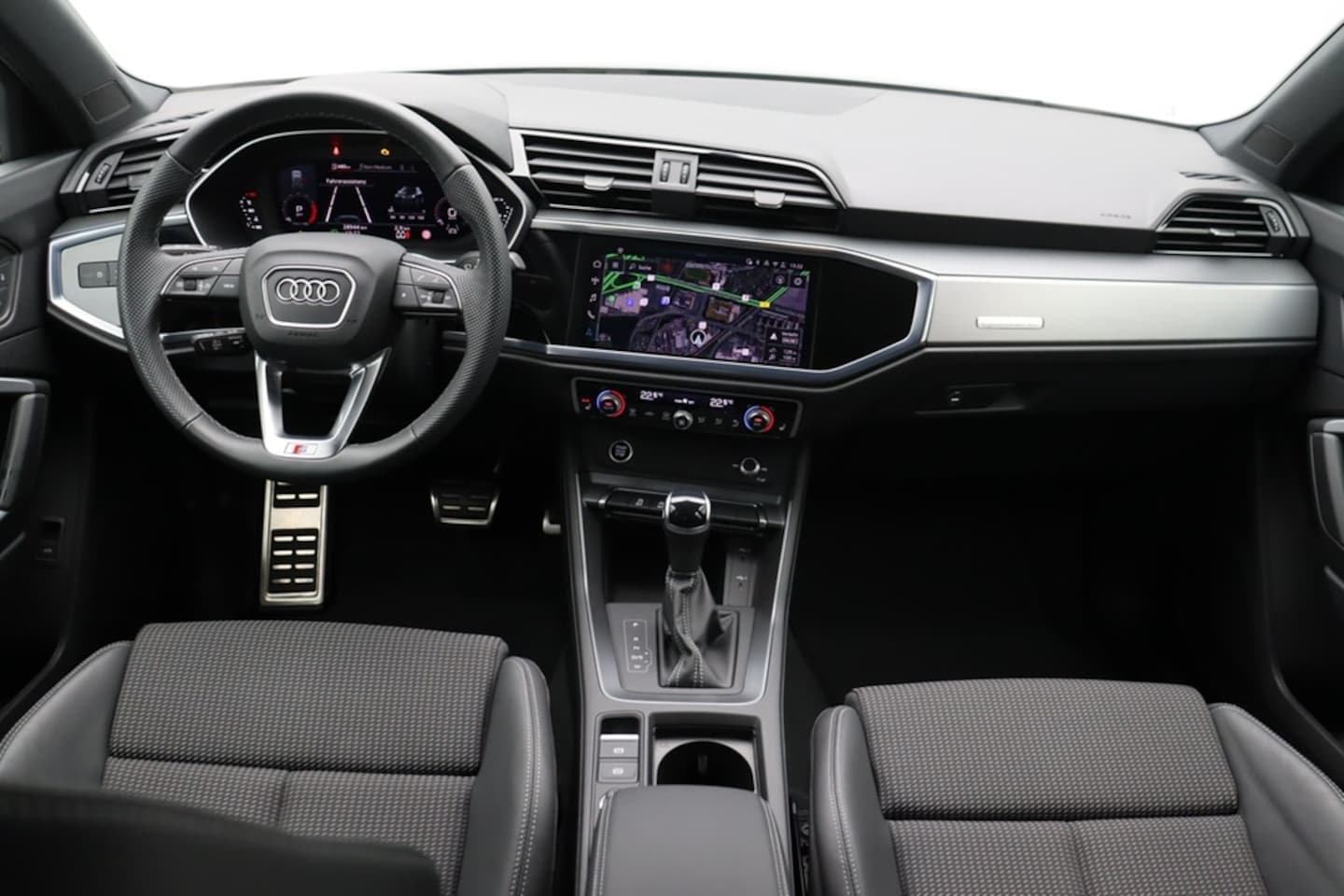 Bild über Audi Q3 S line 40 TFSI quattro S tronic - für weitere Informationen kontaktieren Sie den Audi Partner