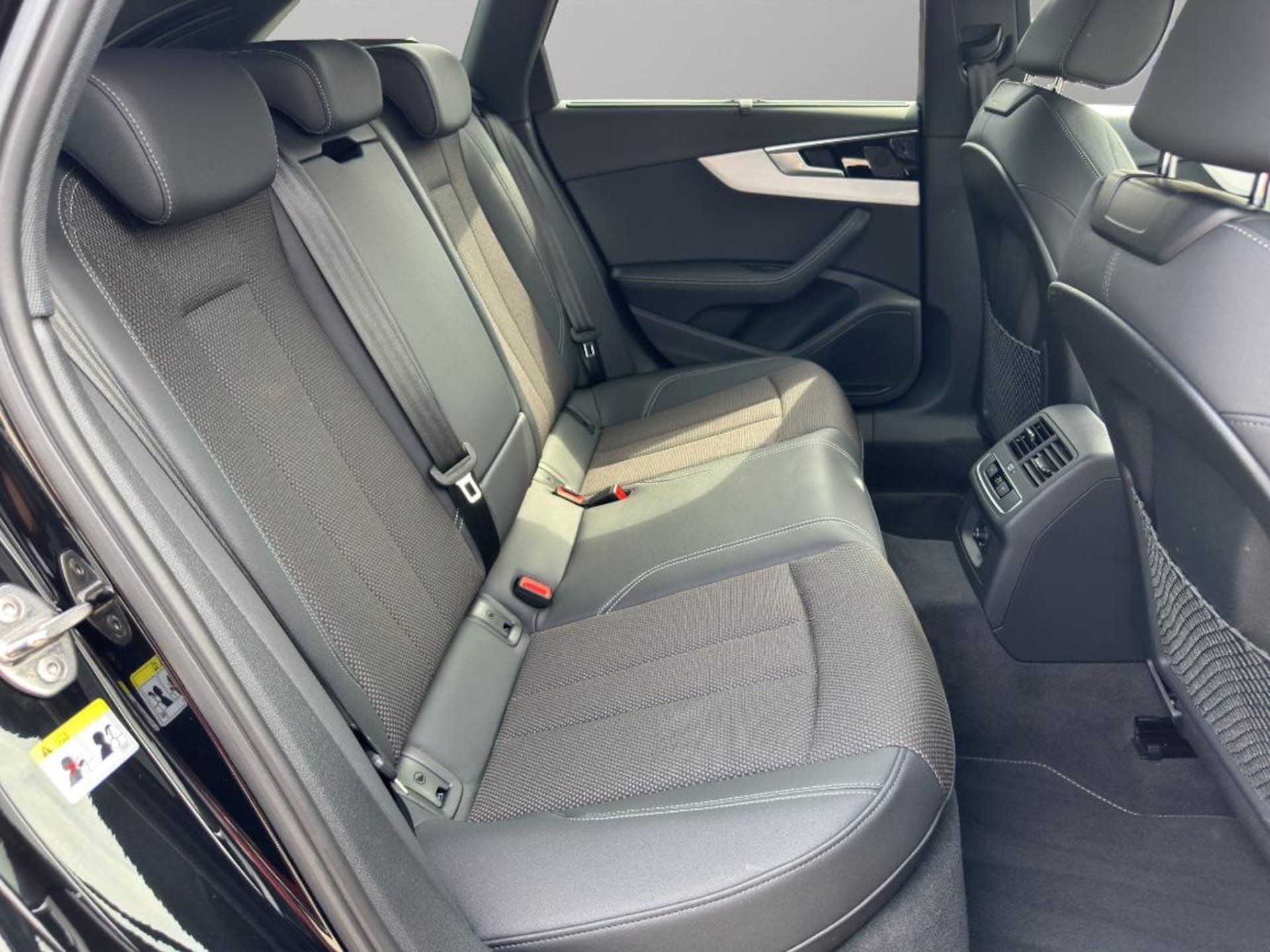 Audi A4 Avant S line