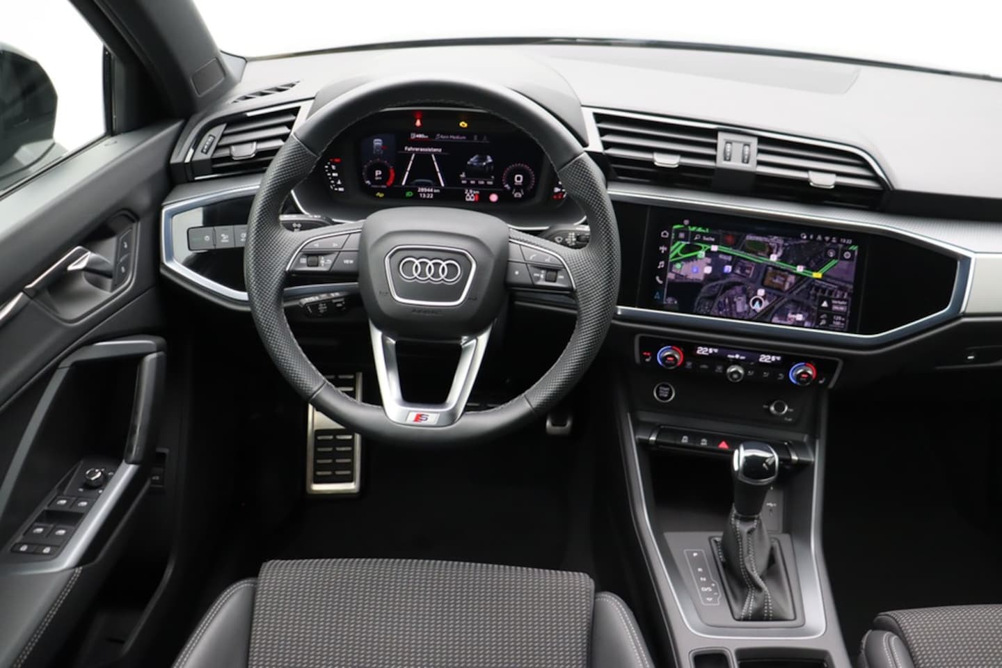 Bild über Audi Q3 S line 40 TFSI quattro S tronic - für weitere Informationen kontaktieren Sie den Audi Partner