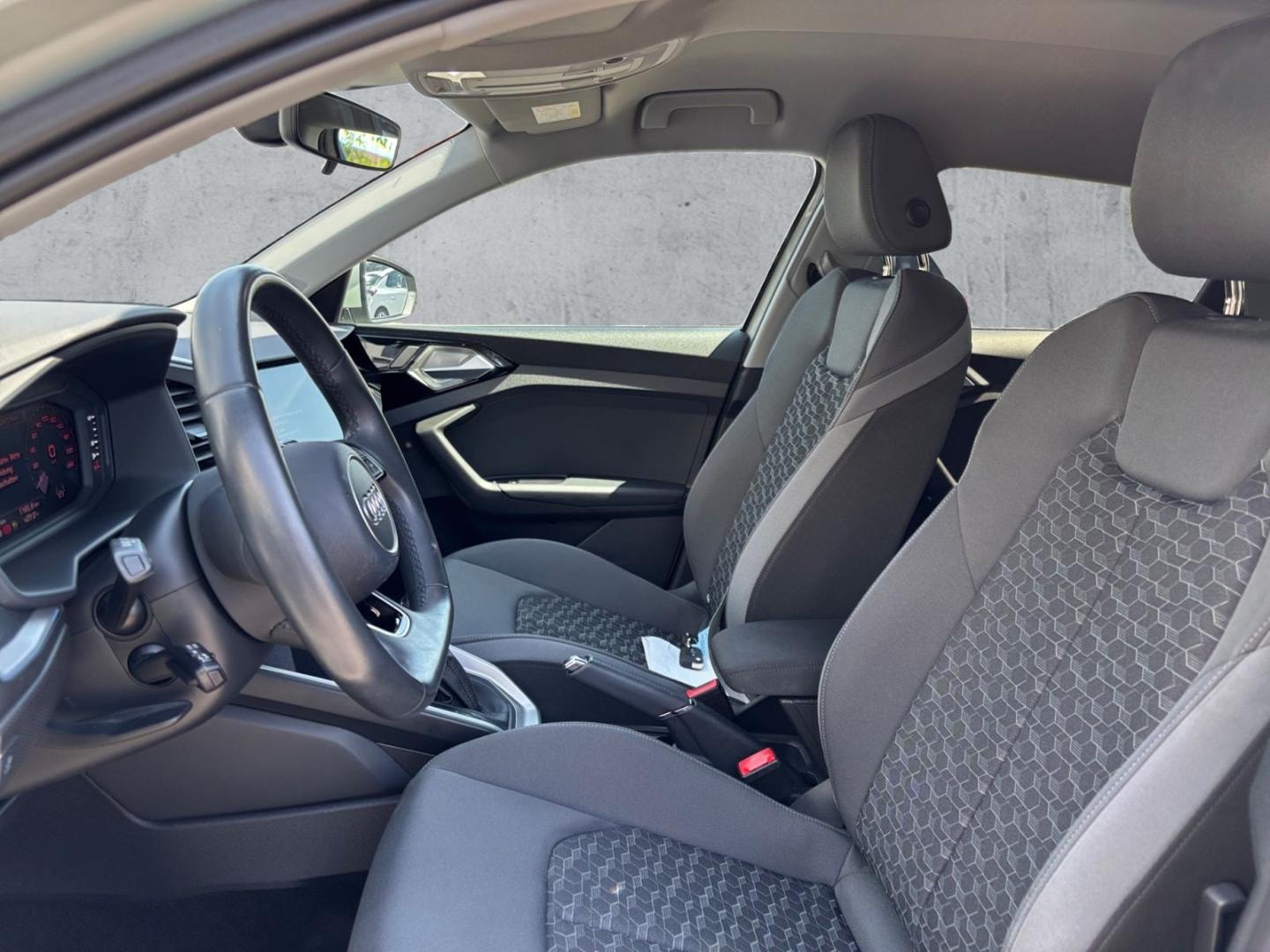 Bild über Audi A1 Sportback S line 30 TFSI S tronic - für weitere Informationen kontaktieren Sie den Audi Partner