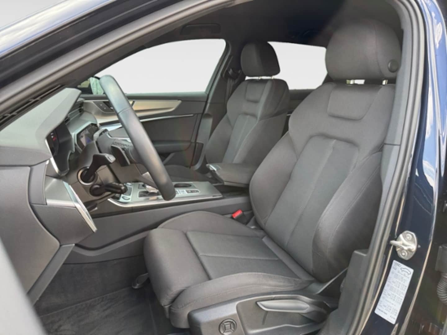 Bild über Audi A6 Avant sport 45 TFSI quattro S tronic - für weitere Informationen kontaktieren Sie den Audi Partner