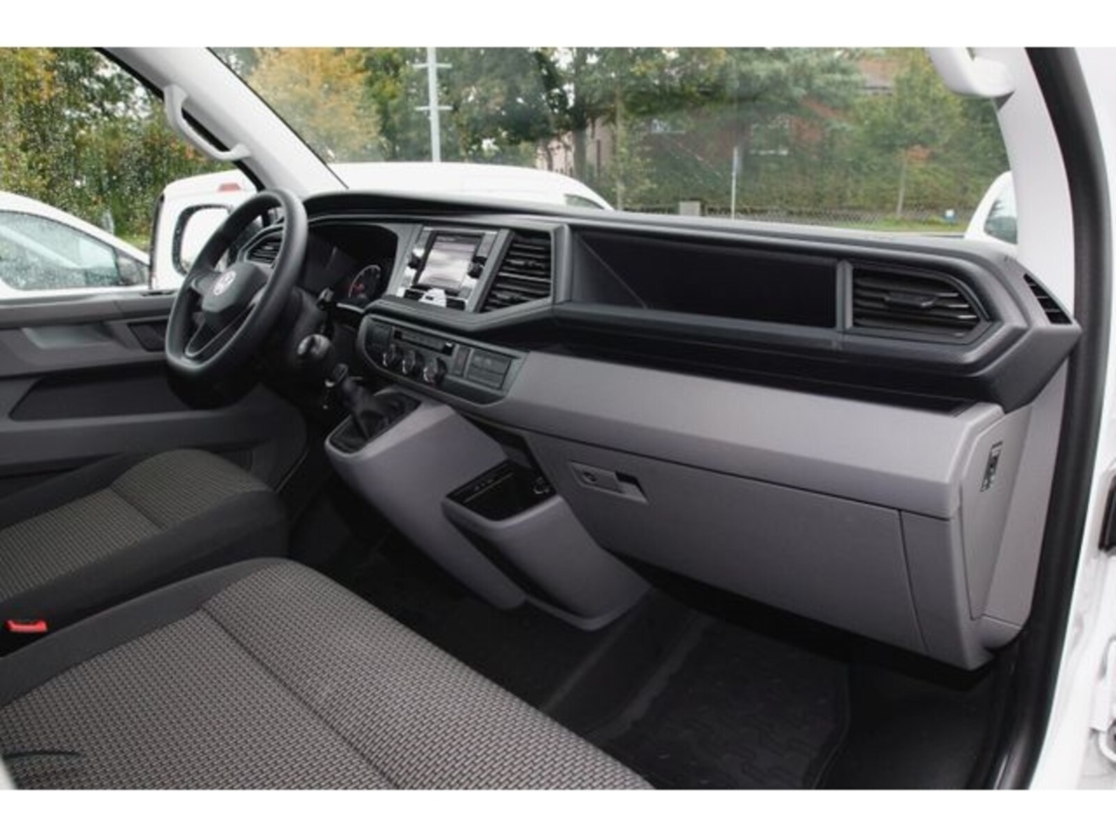 Volkswagen T6.1 Transporter Kombi langer Radstand – Bild 7