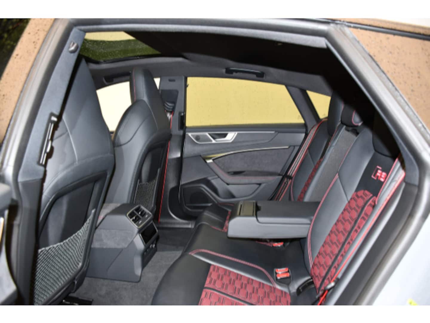 Bild über Audi RS 7 Sportback quattro tiptronic - für weitere Informationen kontaktieren Sie den Audi Partner