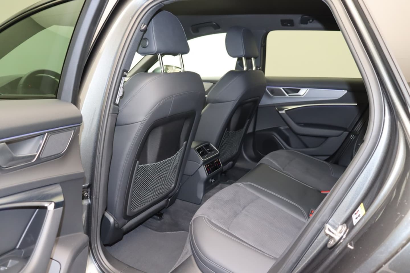 Bild über Audi S6 Avant TDI quattro tiptronic - für weitere Informationen kontaktieren Sie den Audi Partner