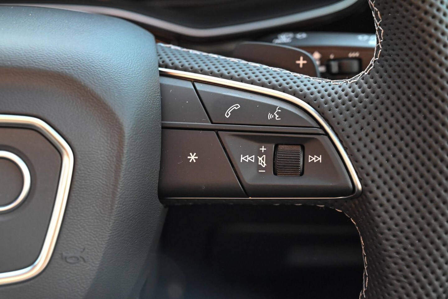Image about Audi Q7 SUV Q7 S line TDI quattro tiptronic