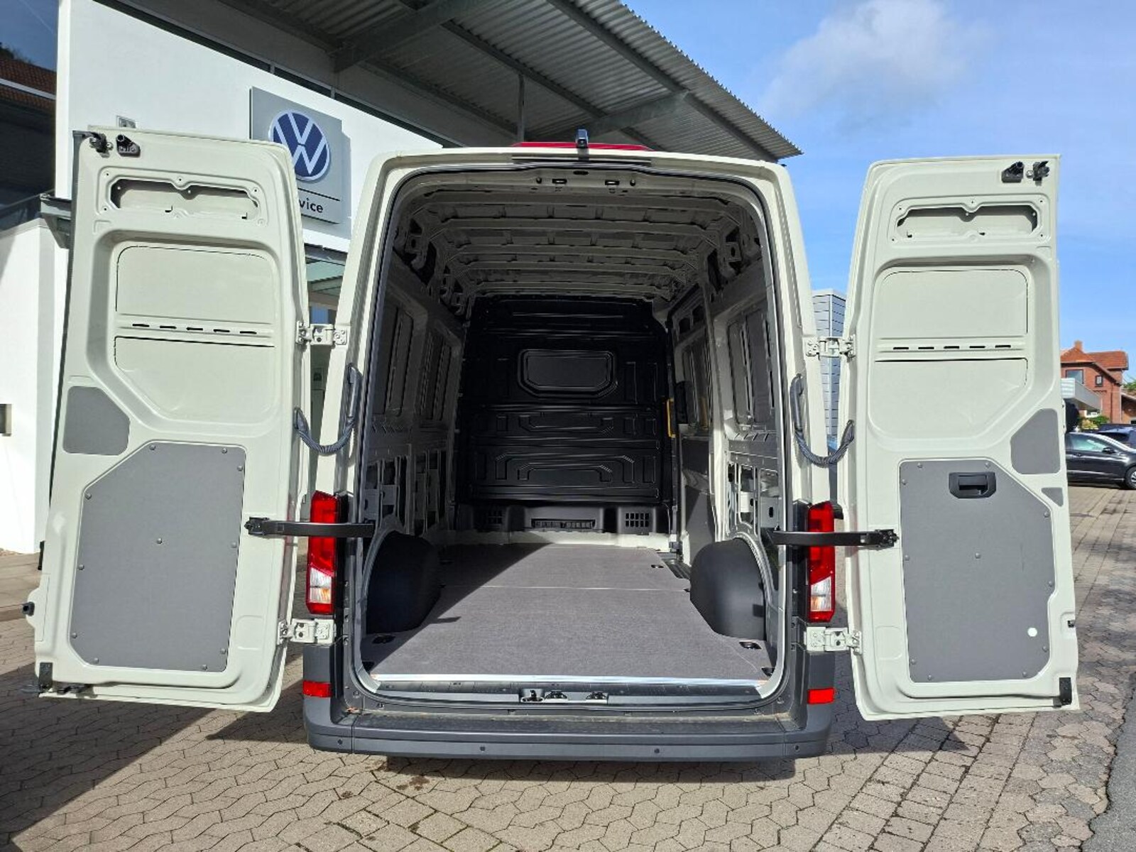 Volkswagen Crafter Kasten mittlerer Radstand – Bild 9