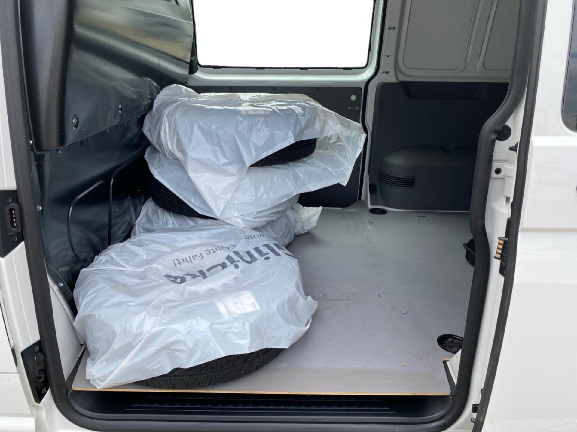Volkswagen T6.1 Transporter Kasten kurzer Radstand