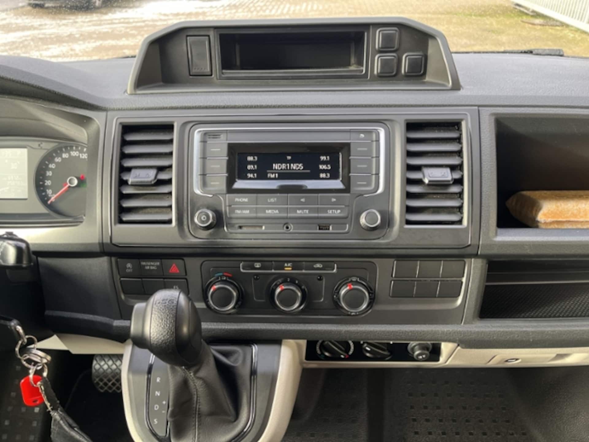 Volkswagen T6 Transporter Kombi langer Radstand