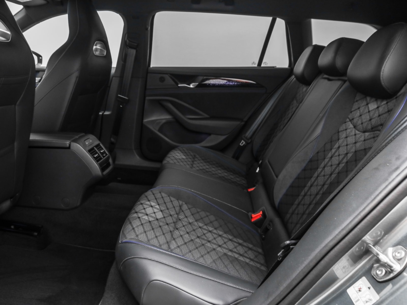 Volkswagen Passat – Bild 12