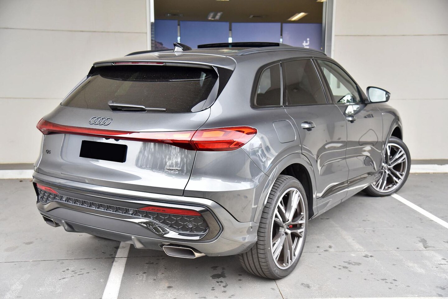 Image about Audi Q5 SUV e-hybrid quattro S tronic