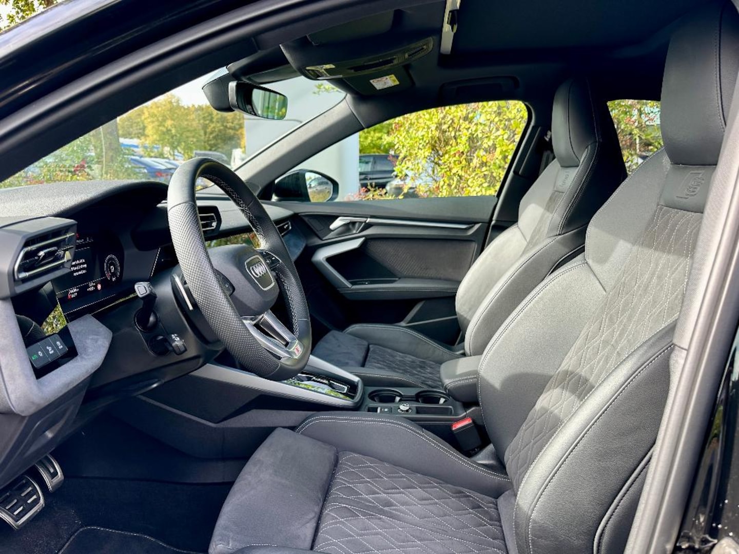 Bild über Audi S3 Limousine TFSI quattro S tronic - für weitere Informationen kontaktieren Sie den Audi Partner